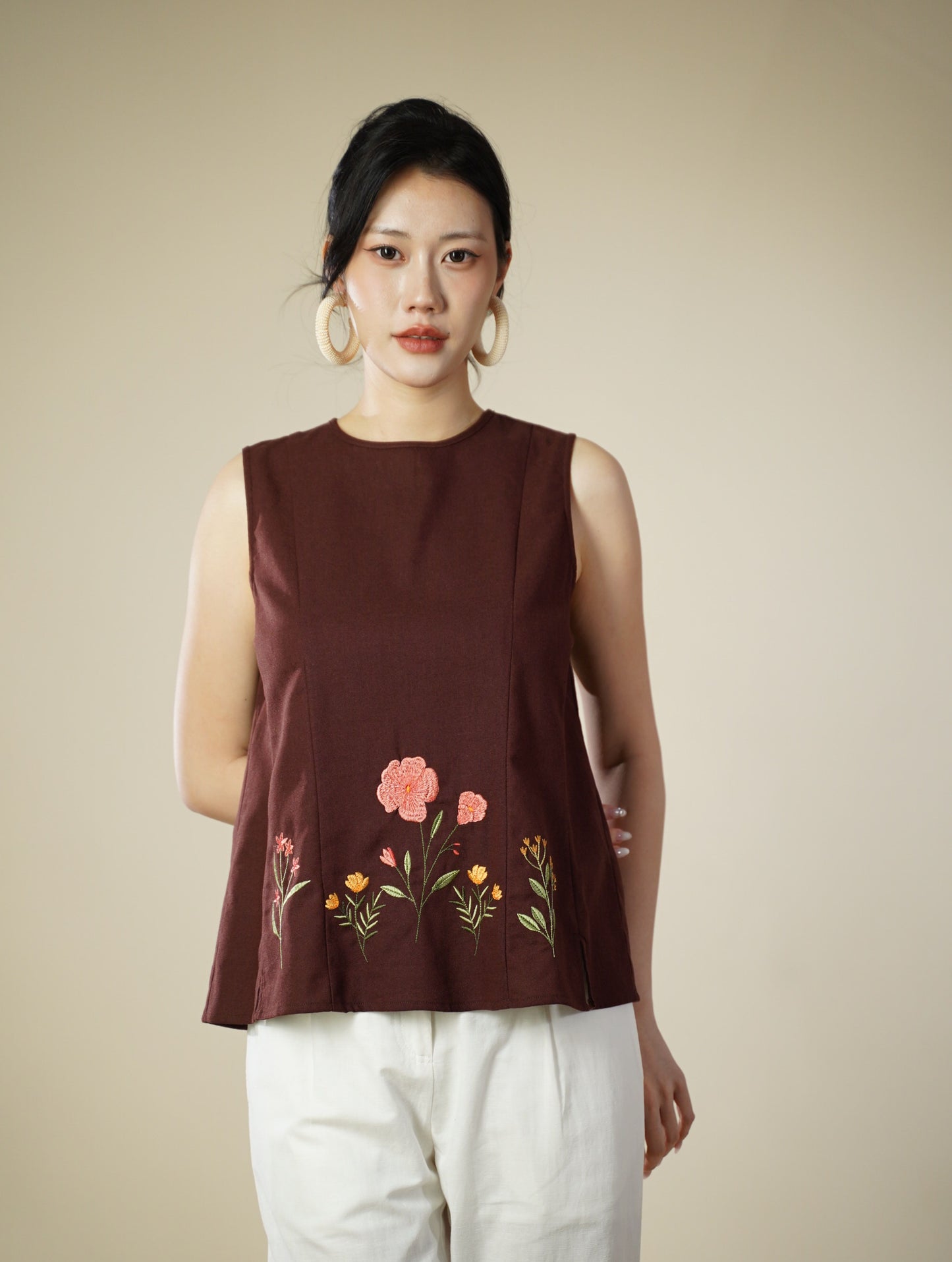 Embroidery Sleeveless Top