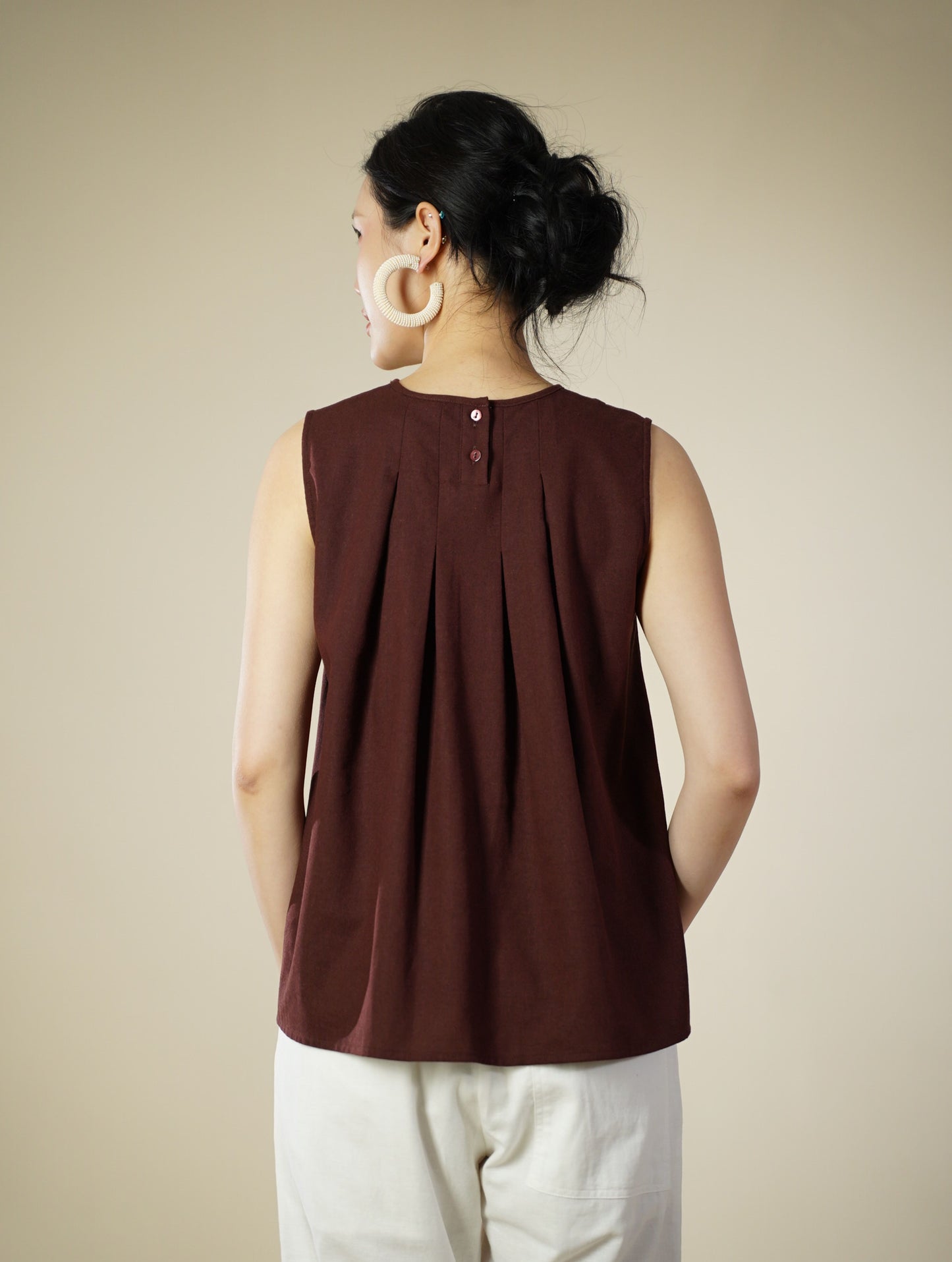 Embroidery Sleeveless Top