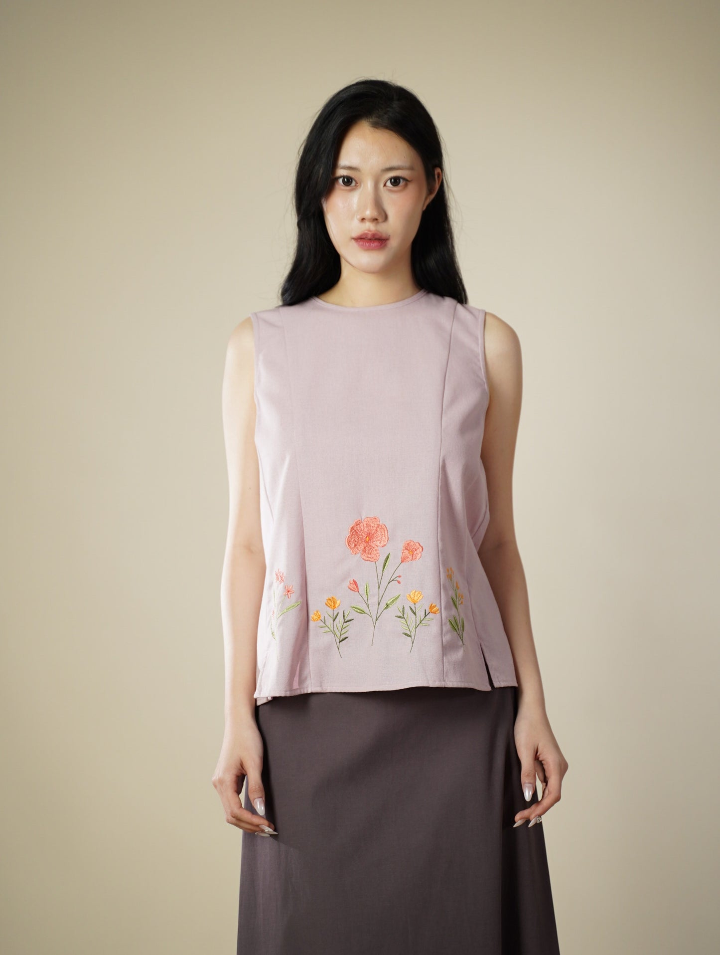 Embroidery Sleeveless Top