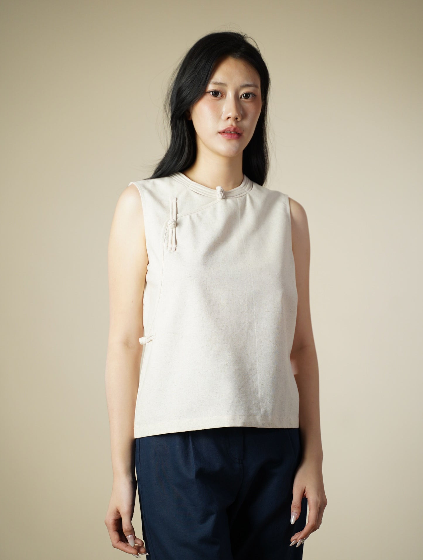 Mandarin Round Neck Sleeveless Top