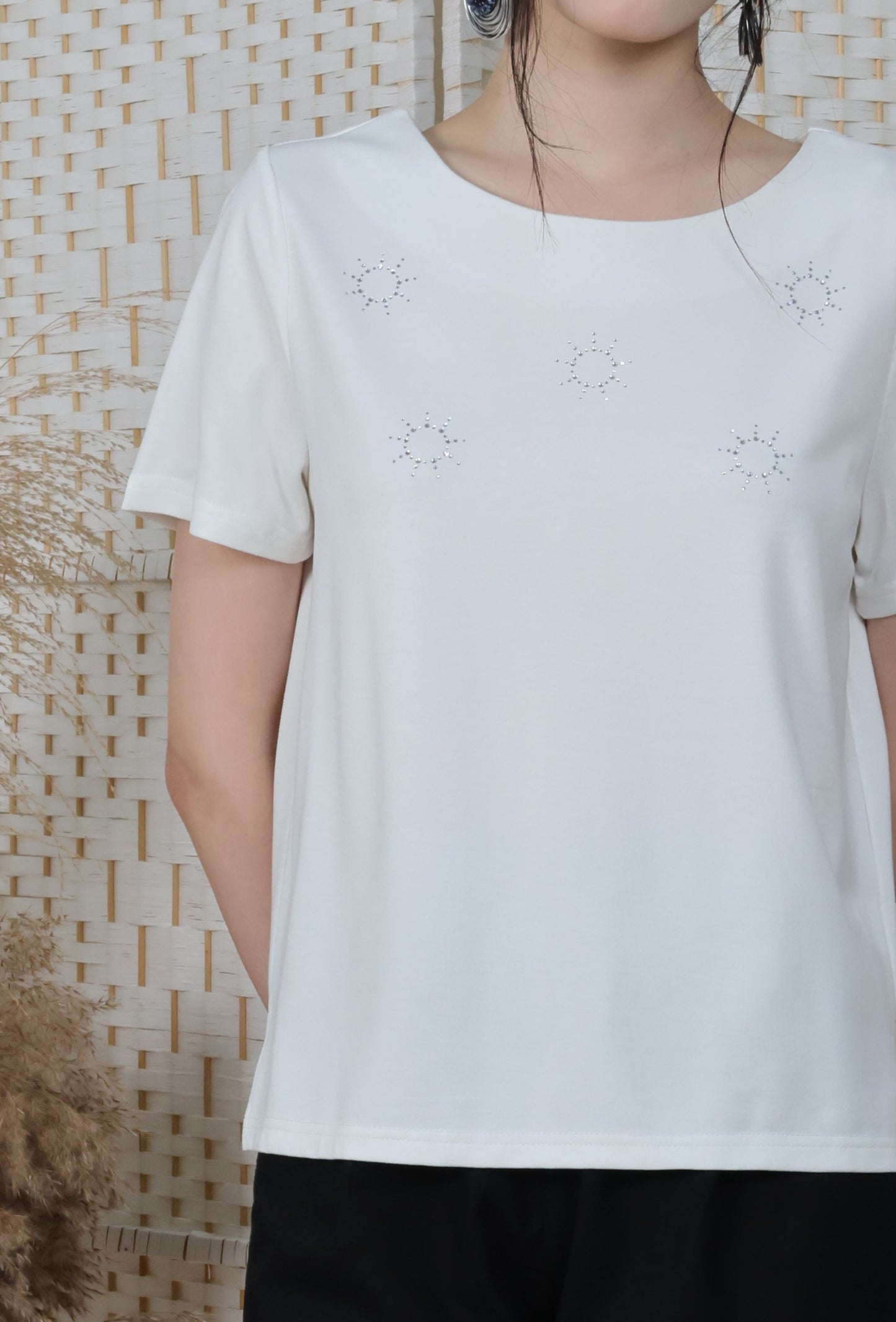 Round Neck Blouse With Iron On Crystal