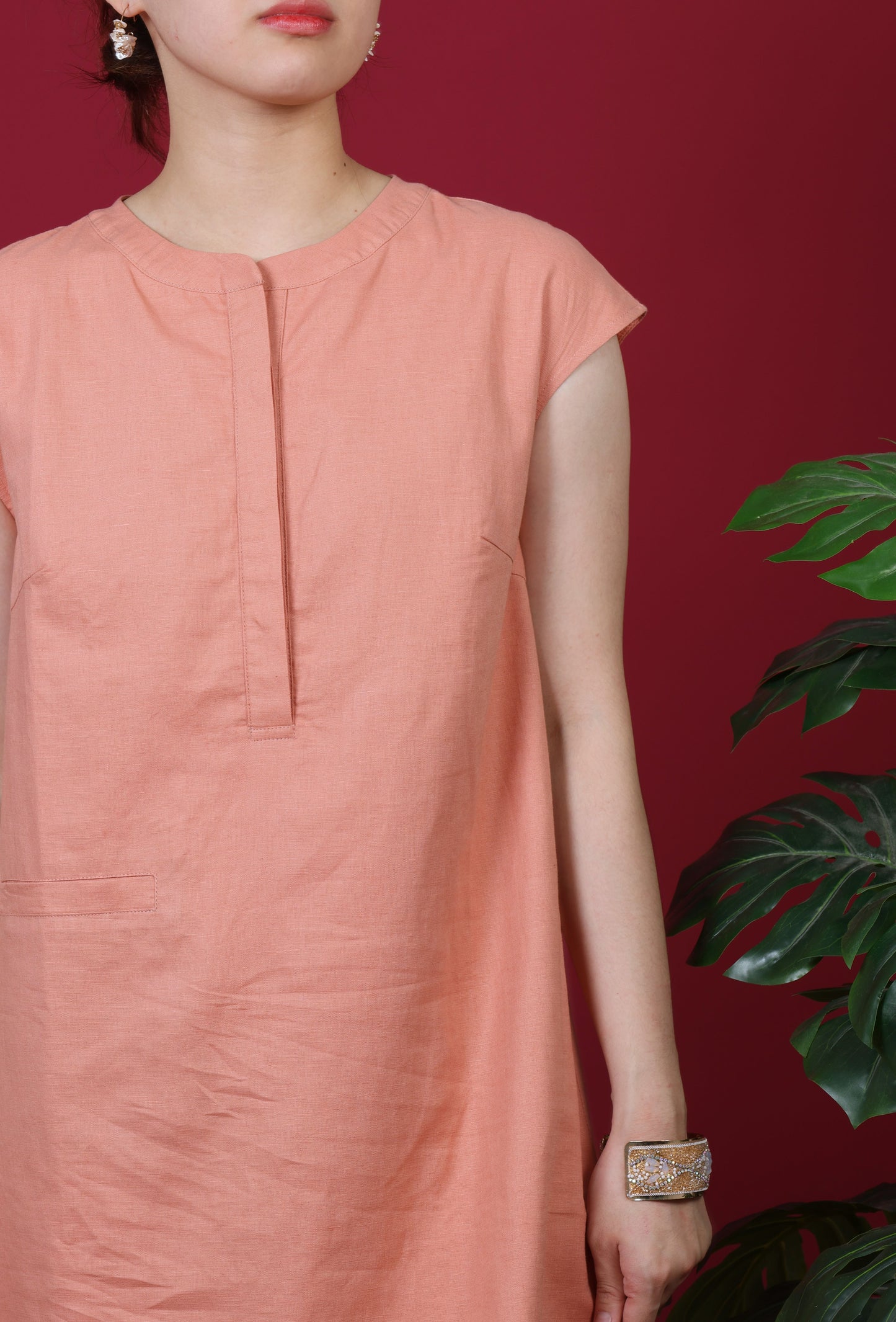 Sleeveless Mandarin Collar